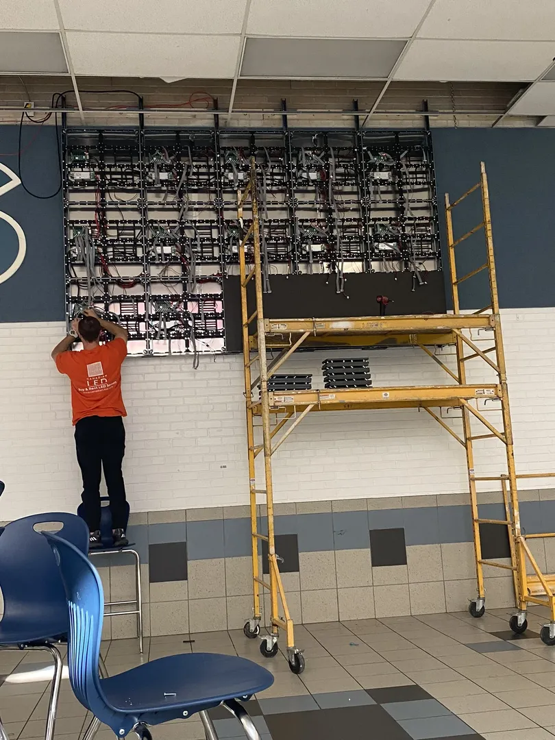 Outdoor daylight LED wall