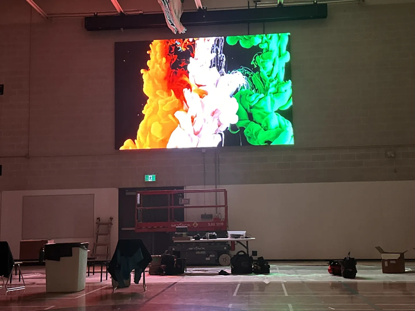 Outdoor daylight LED wall