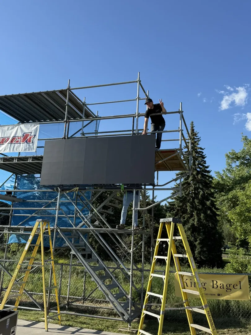 Outdoor daylight LED wall