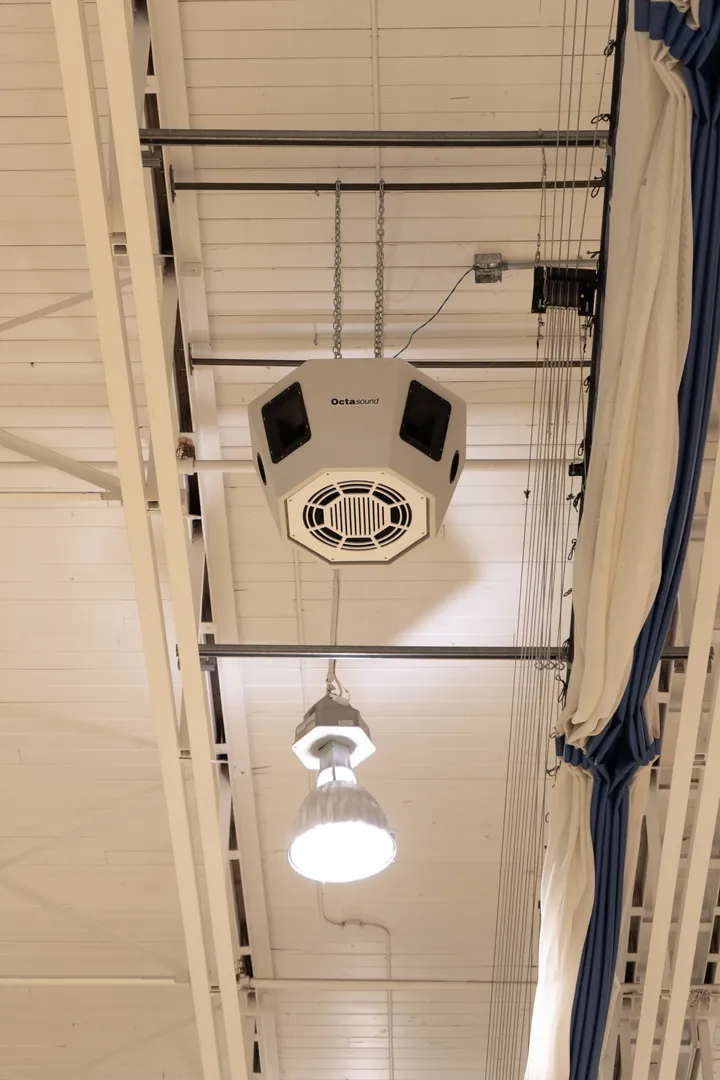 Outdoor daylight LED wall